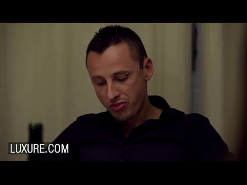 Mina Sauvage секретное лизание и минет во время ужина